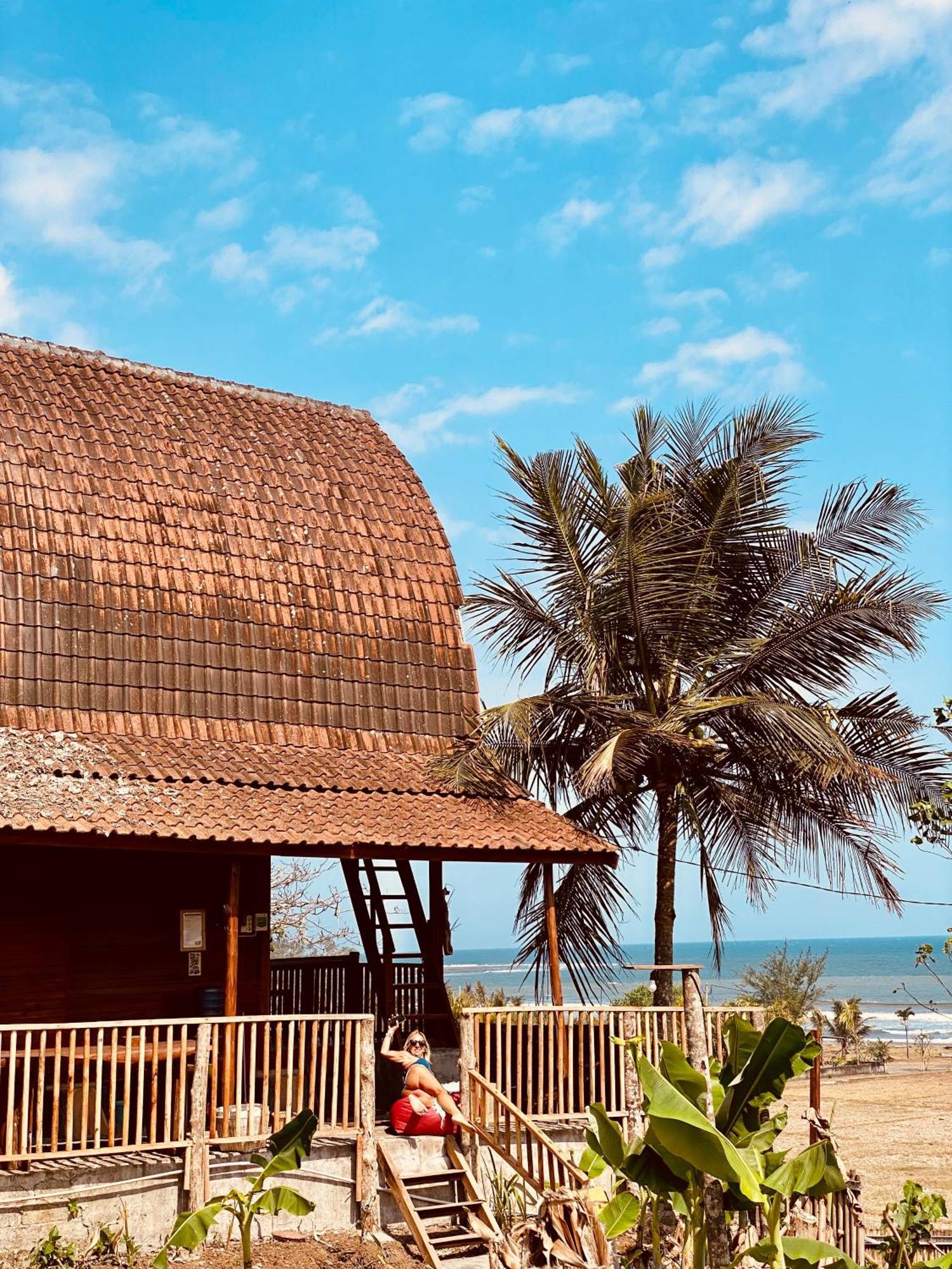 Dikaloha Surfschool And Stay Airsatang Eksteriør bilde